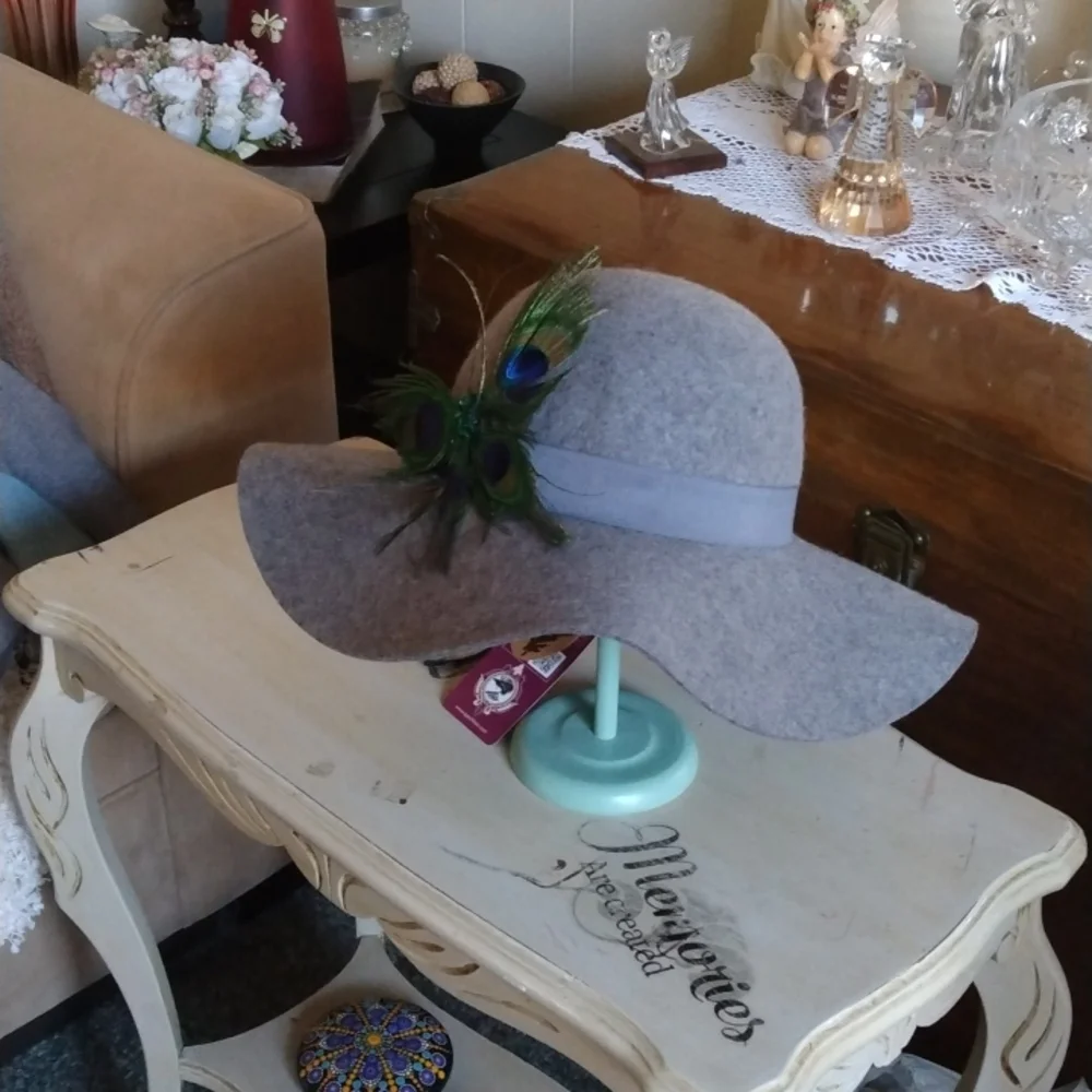 Wool hat - Picture 2 of 3